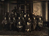 Gruppenfoto Jasta 4 im Oktober 1916 anlässlich der Verleihung des Pour-le-merite an Rudolf Berthold