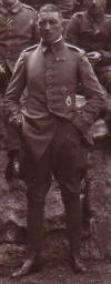 Portrait des Offiziers zu nebenstehendem Bild